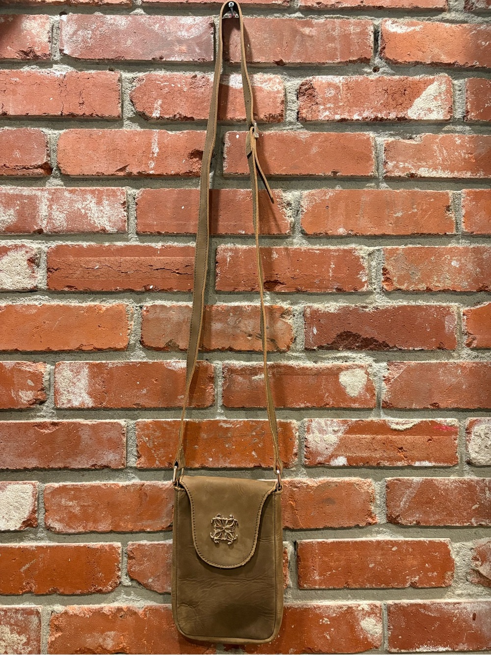Rustic Cuff Distressed Tan Brown Leather Crossbody Bag Purse